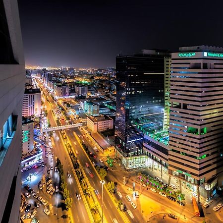 Holiday Suites Al Azizia Мекка Экстерьер фото The city of Karachi at night.