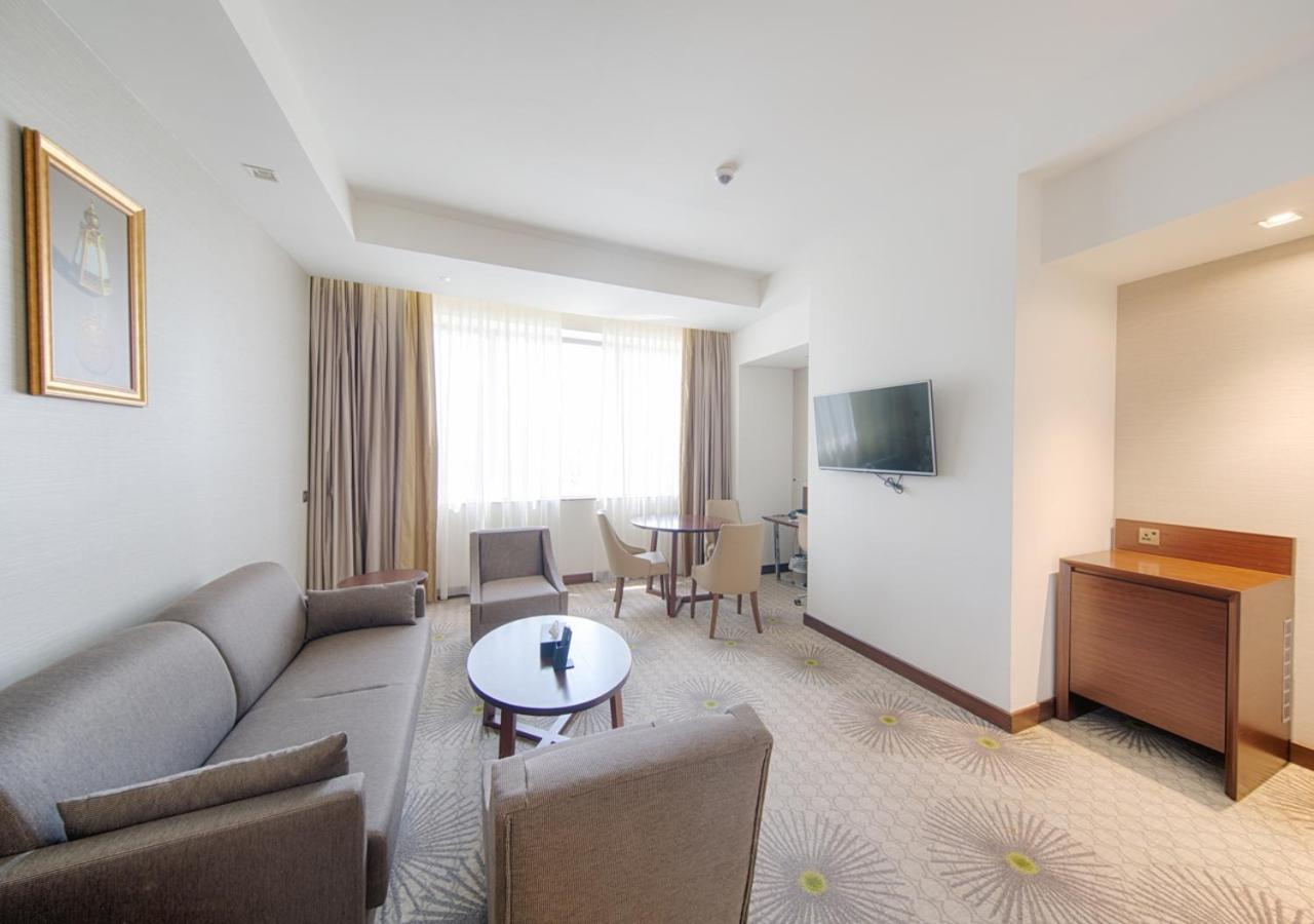 Holiday Suites Al Azizia Мекка Экстерьер фото A room at the hotel