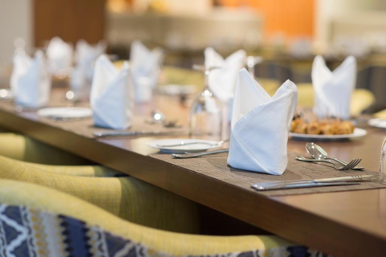 Holiday Suites Al Azizia Мекка Экстерьер фото The hotel's restaurant