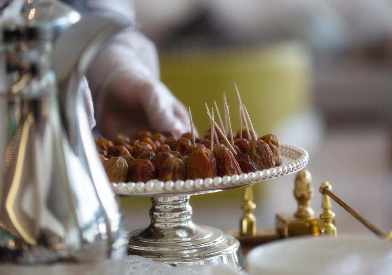 Holiday Suites Al Azizia Мекка Экстерьер фото Dates are a traditional food in the Middle East.