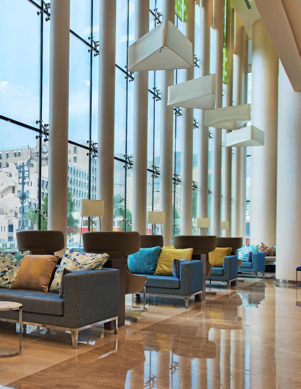 Holiday Suites Al Azizia Мекка Экстерьер фото The hotel lobby