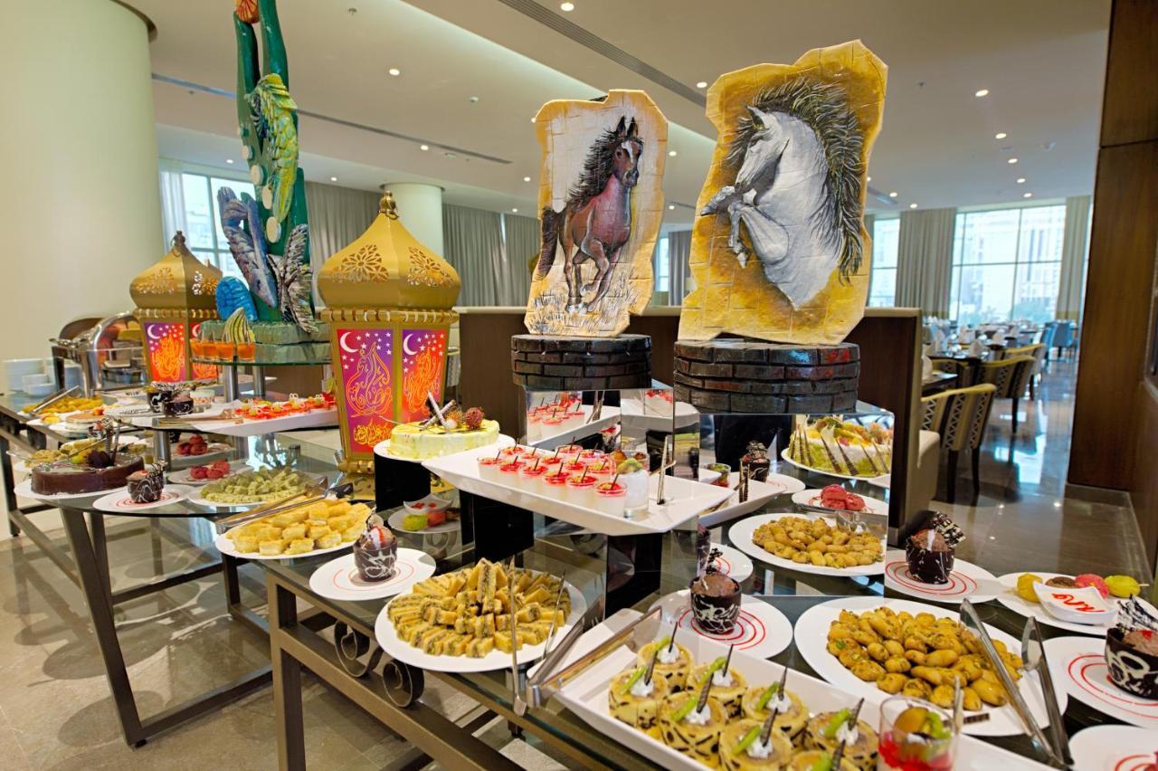 Holiday Suites Al Azizia Мекка Экстерьер фото A buffet at the Jumeirah Jumeirah Hotel