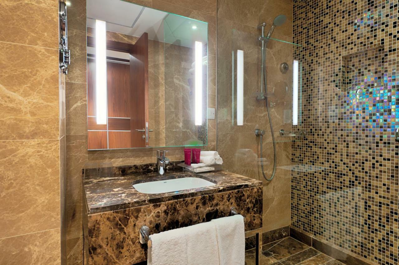 Holiday Suites Al Azizia Мекка Экстерьер фото A bathroom at the hotel